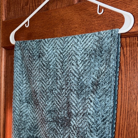 Table Linen Runner - Picture 2 of 6